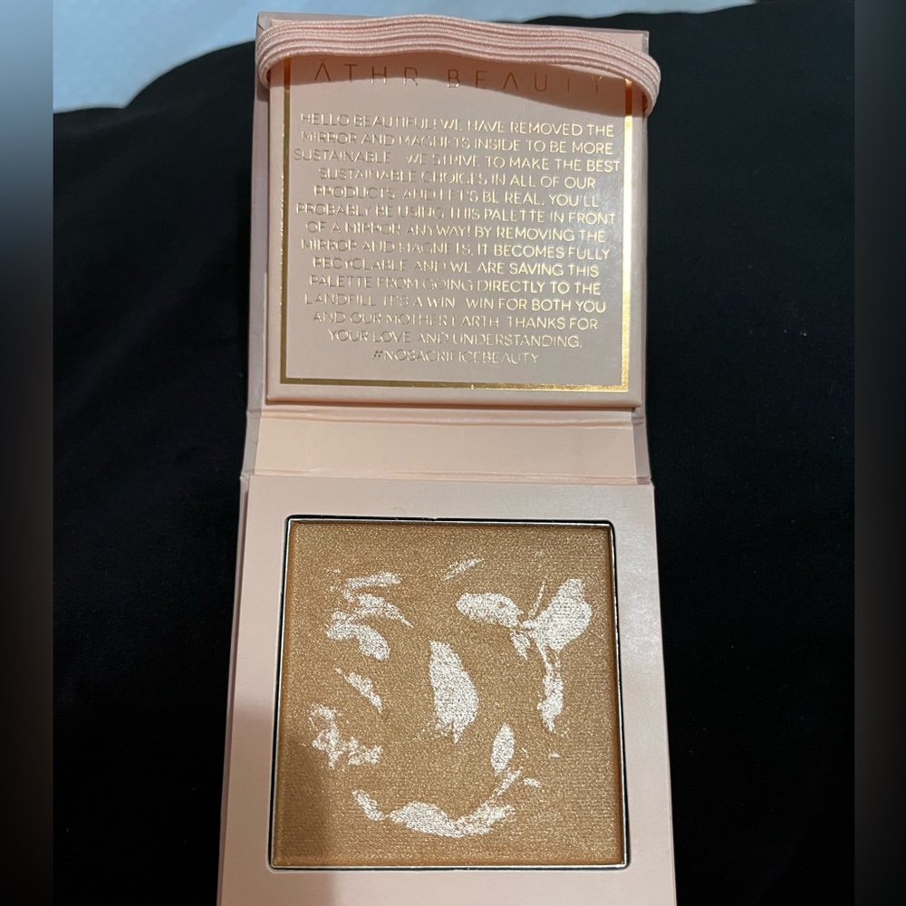 Bronzing Powder - Picture 4 of 4